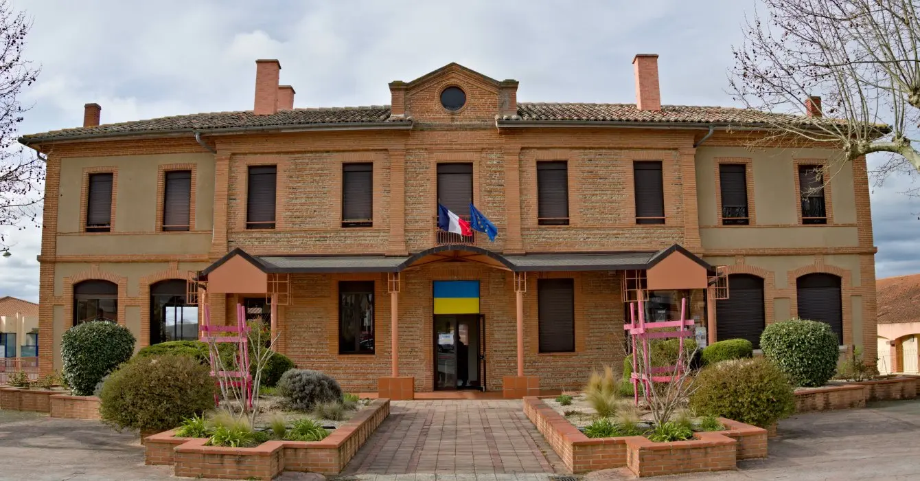Mairie de Castelmaurou en brique toulousaine